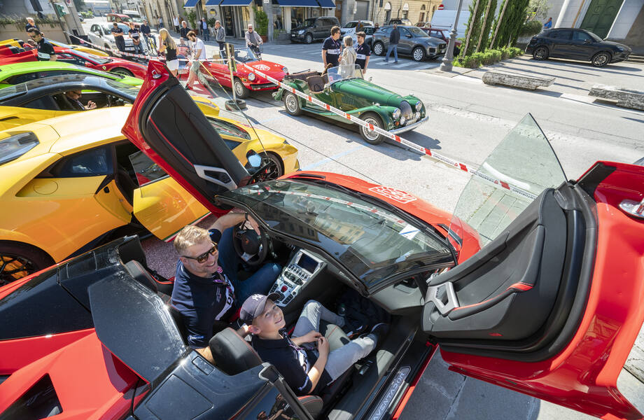 How to Approach a Car Owner Respectfully for Pics: Complete Photography Etiquette Guide